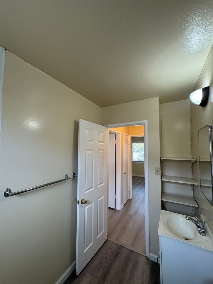 49 49 & 53 Mosswood Avenue - Photo 5 of 26