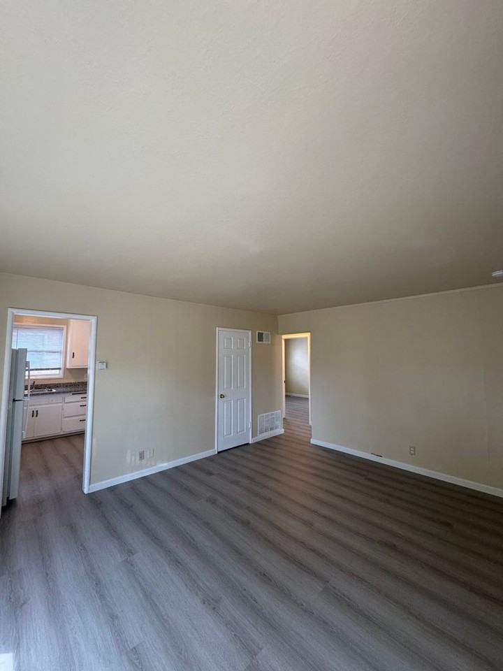 49 49 & 53 Mosswood Avenue - Photo 6 of 26