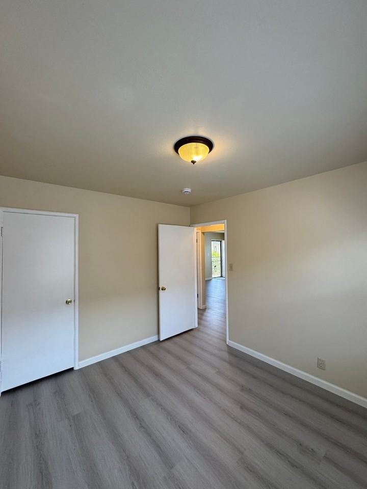 49 49 & 53 Mosswood Avenue - Photo 7 of 26