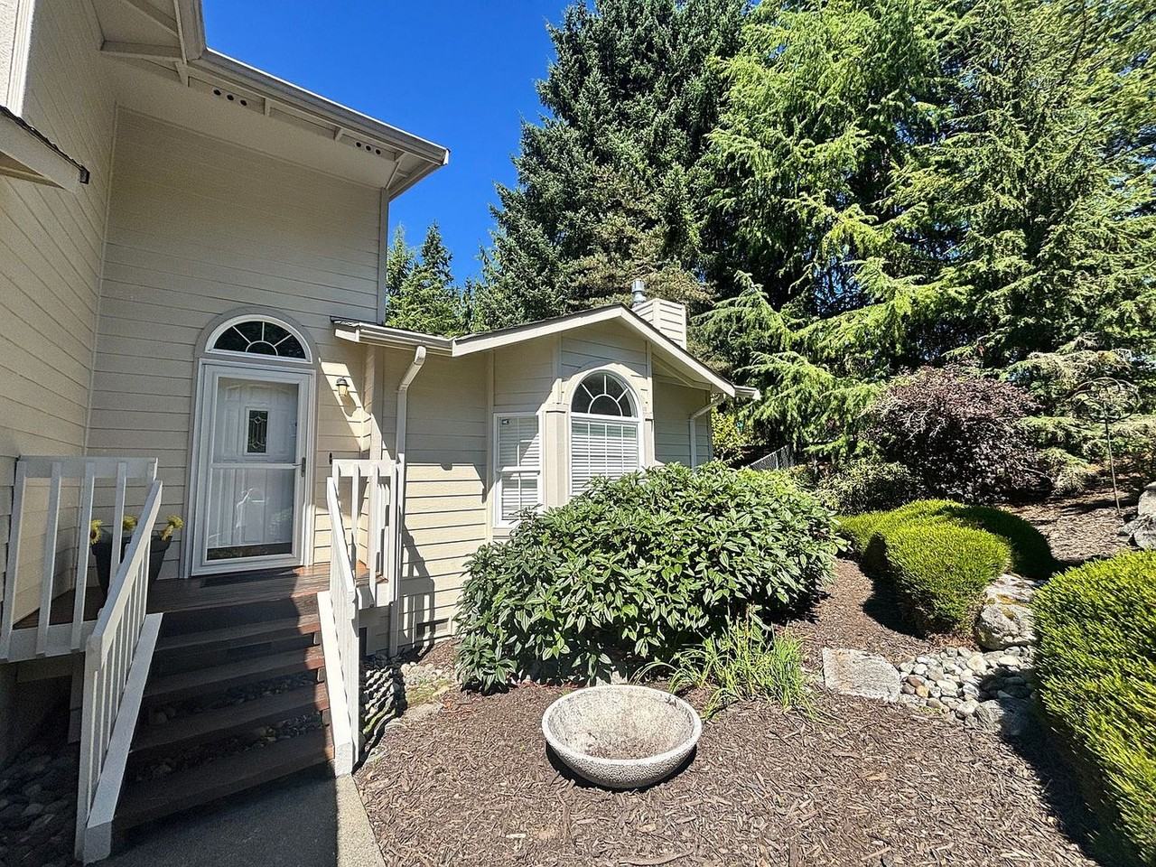531 48th Pl Se - Photo 2 of 22