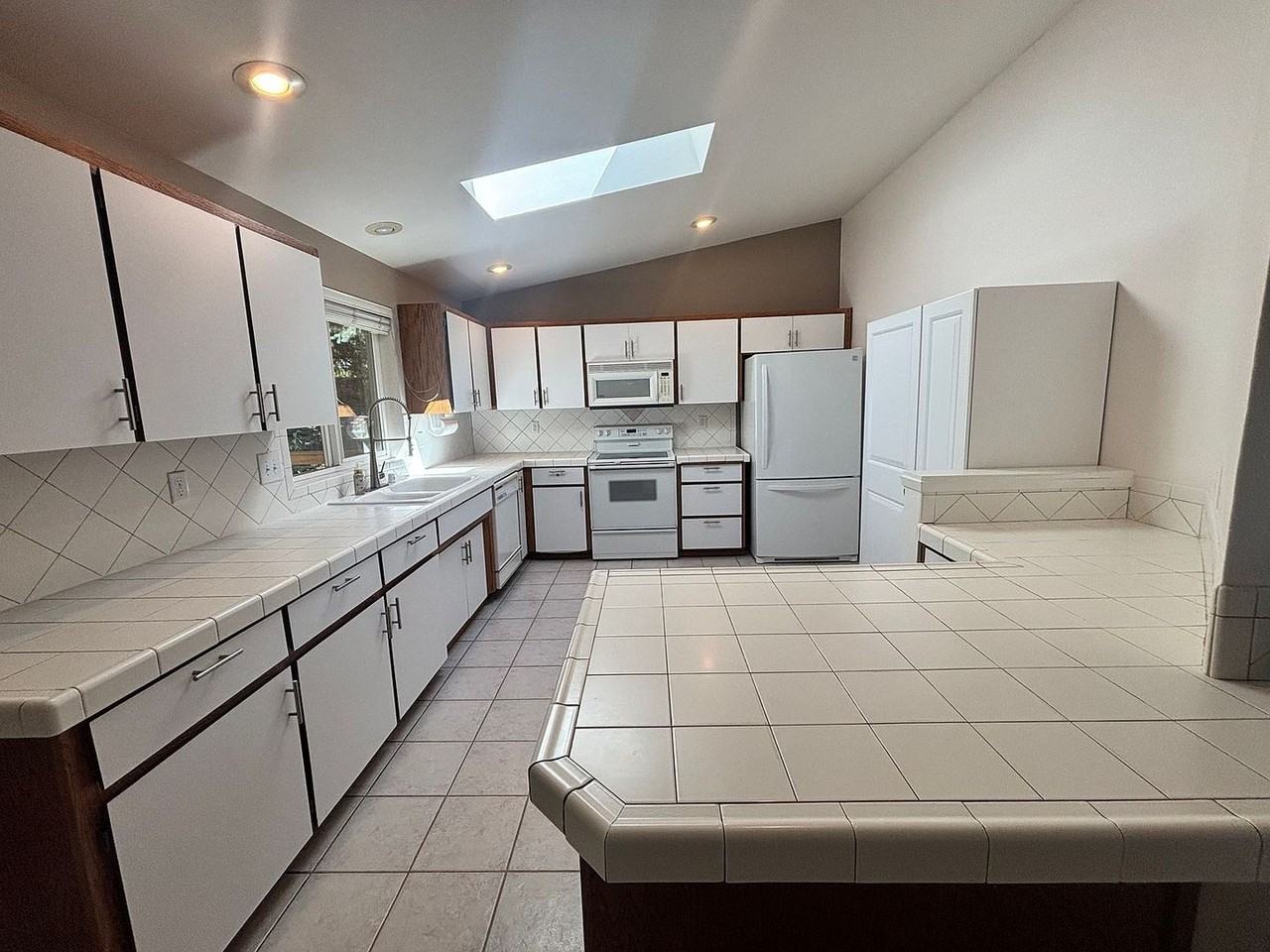 531 48th Pl Se - Photo 5 of 22