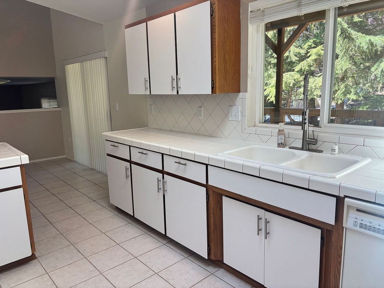 531 48th Pl Se - Photo 6 of 22