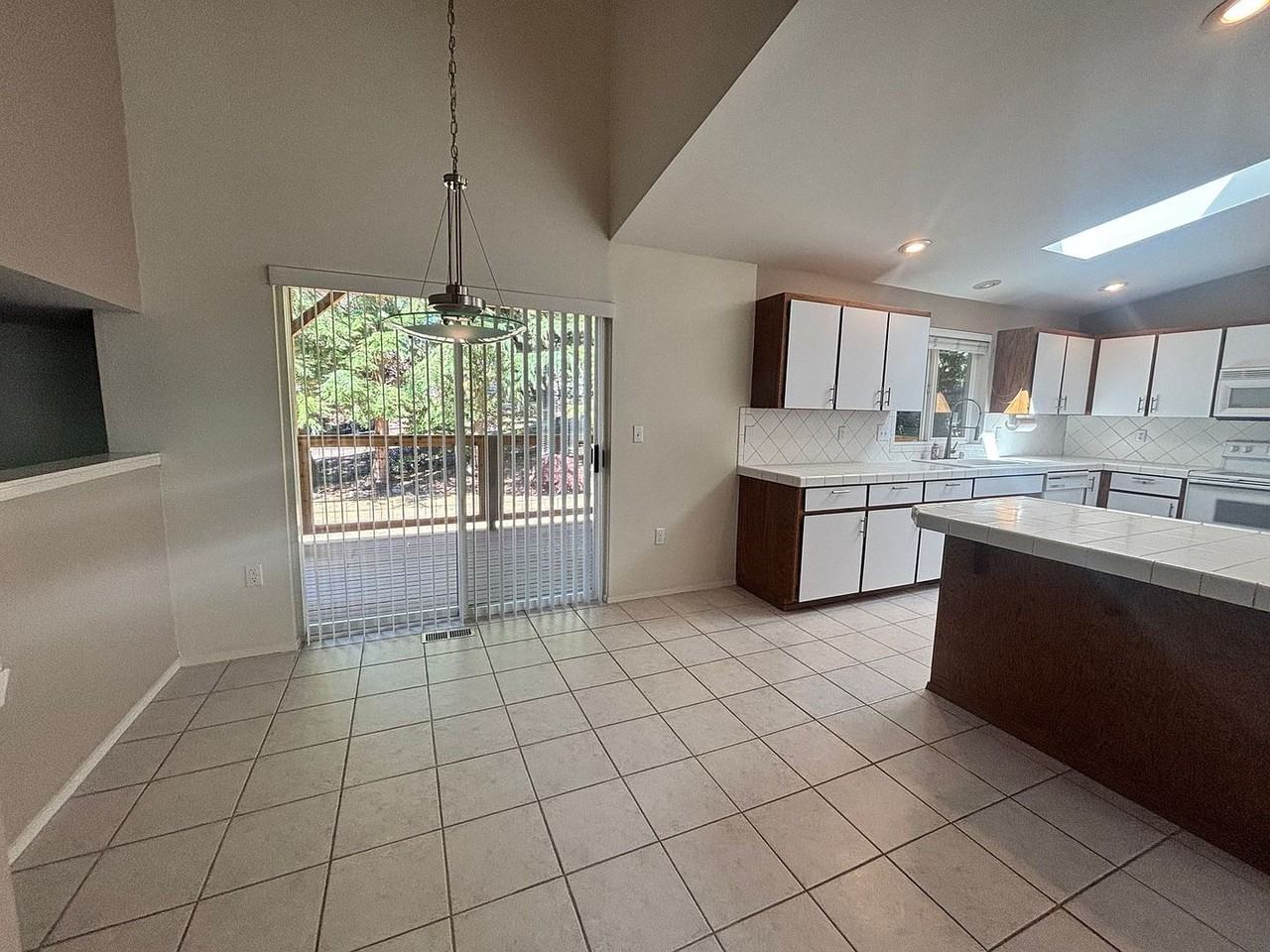 531 48th Pl Se - Photo 7 of 22