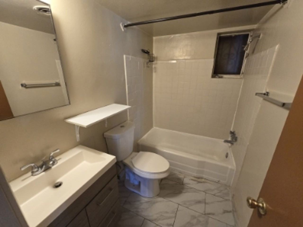 5010 E 23rd St - Photo 6 of 25