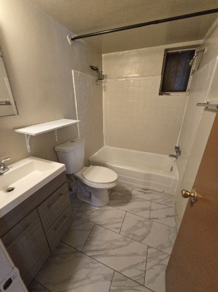 5010 E 23rd St - Photo 7 of 25