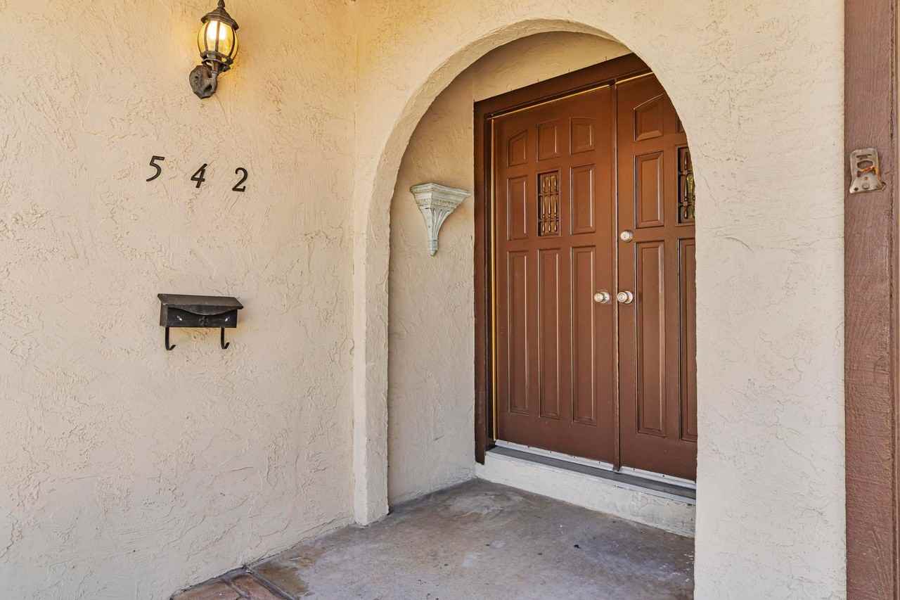 542 Alberta Ave - Photo 5 of 33