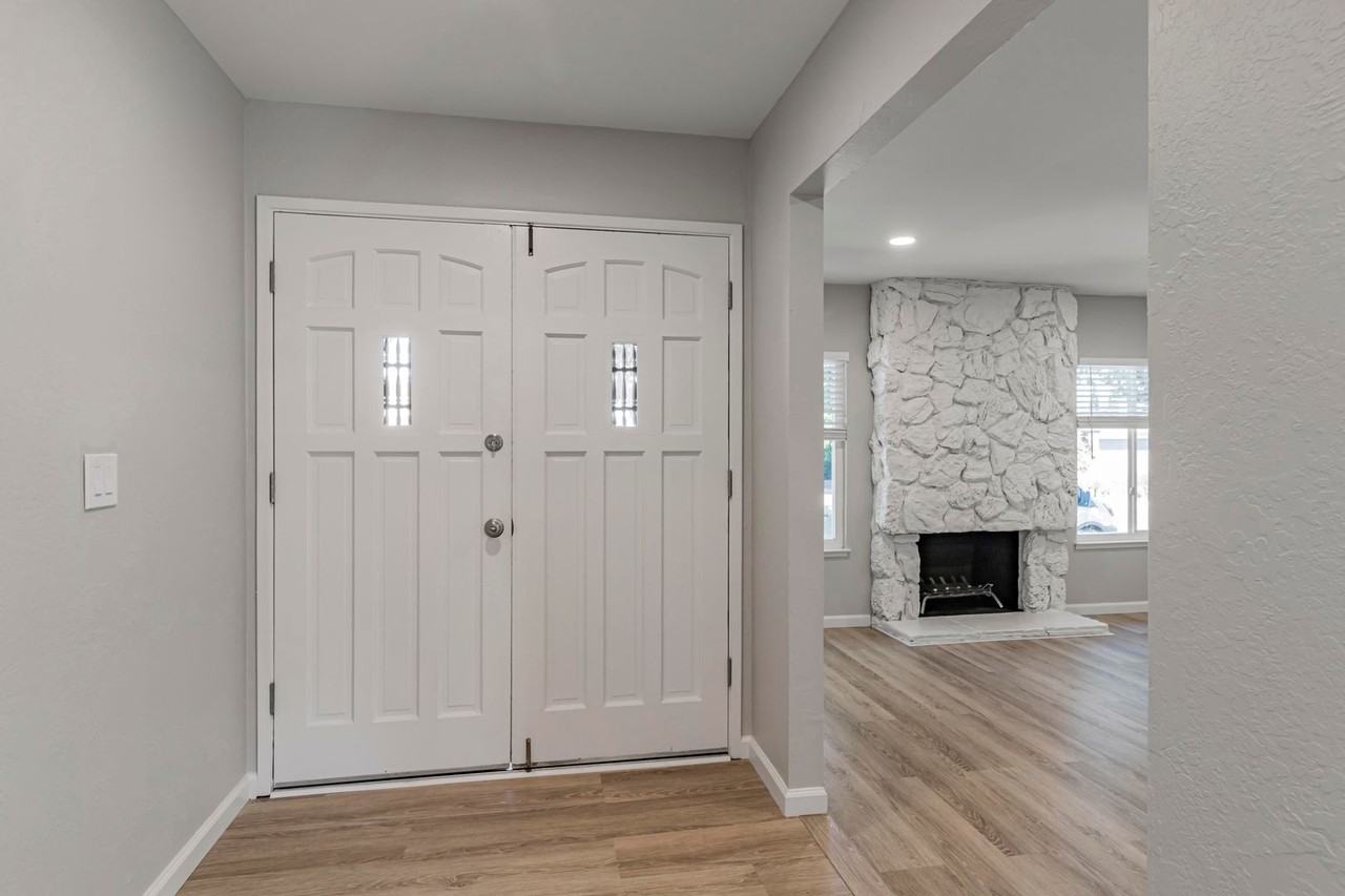 542 Alberta Ave - Photo 6 of 33