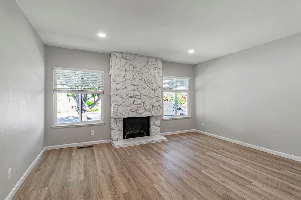 542 Alberta Ave - Photo 7 of 33