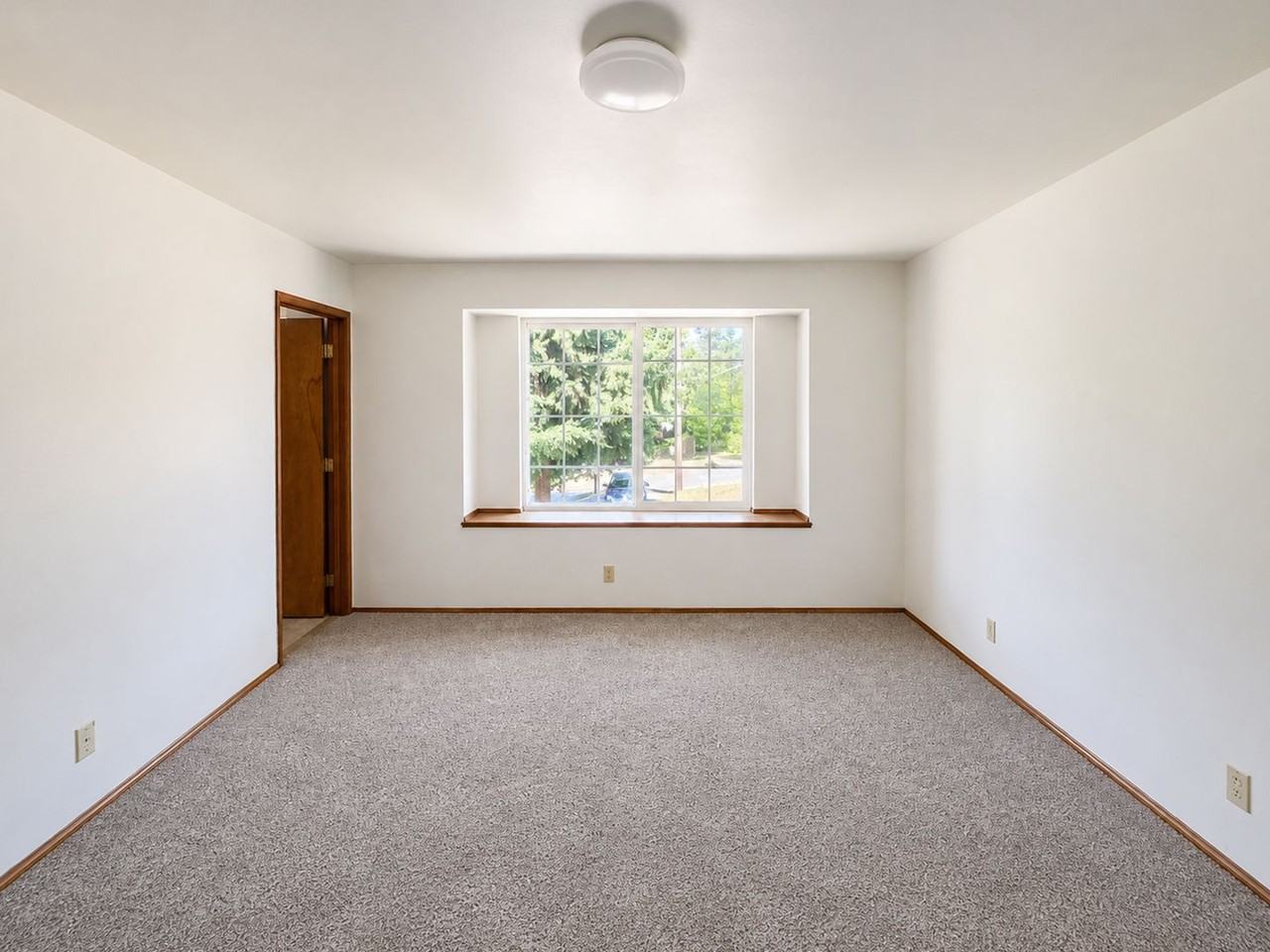 1817 Nw Mulholland Blvd - Photo 3 of 21