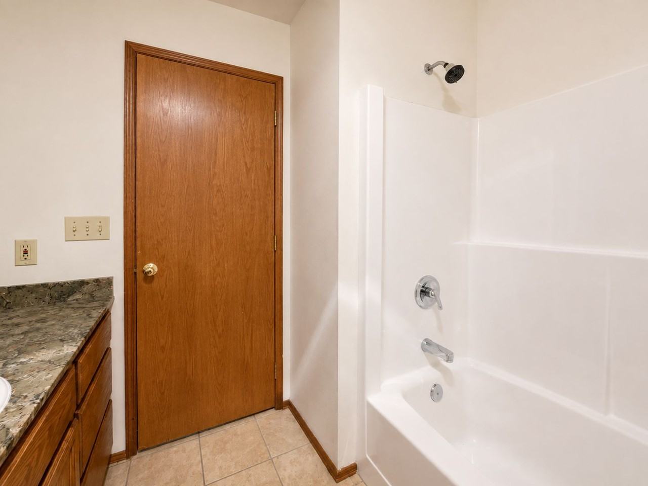 1817 Nw Mulholland Blvd - Photo 6 of 21