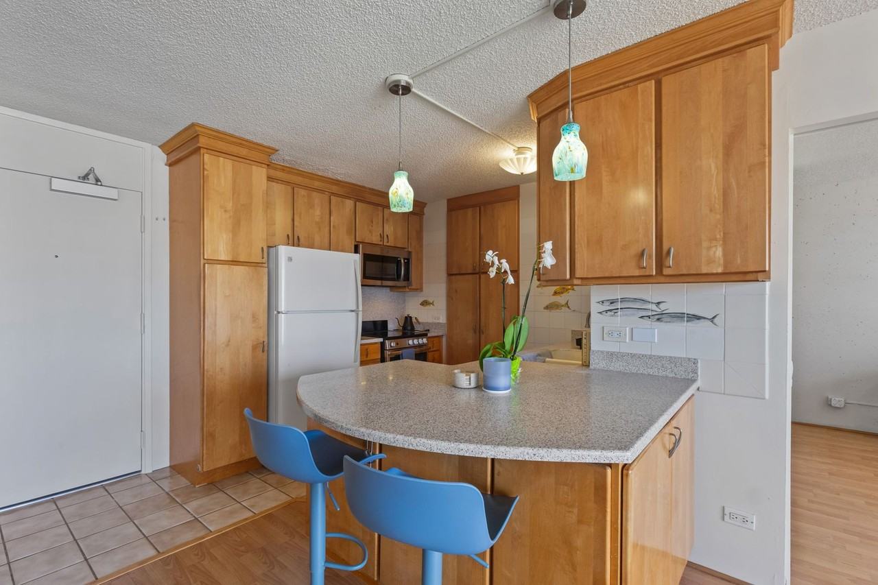 754 Ekela Ave - Photo 7 of 21