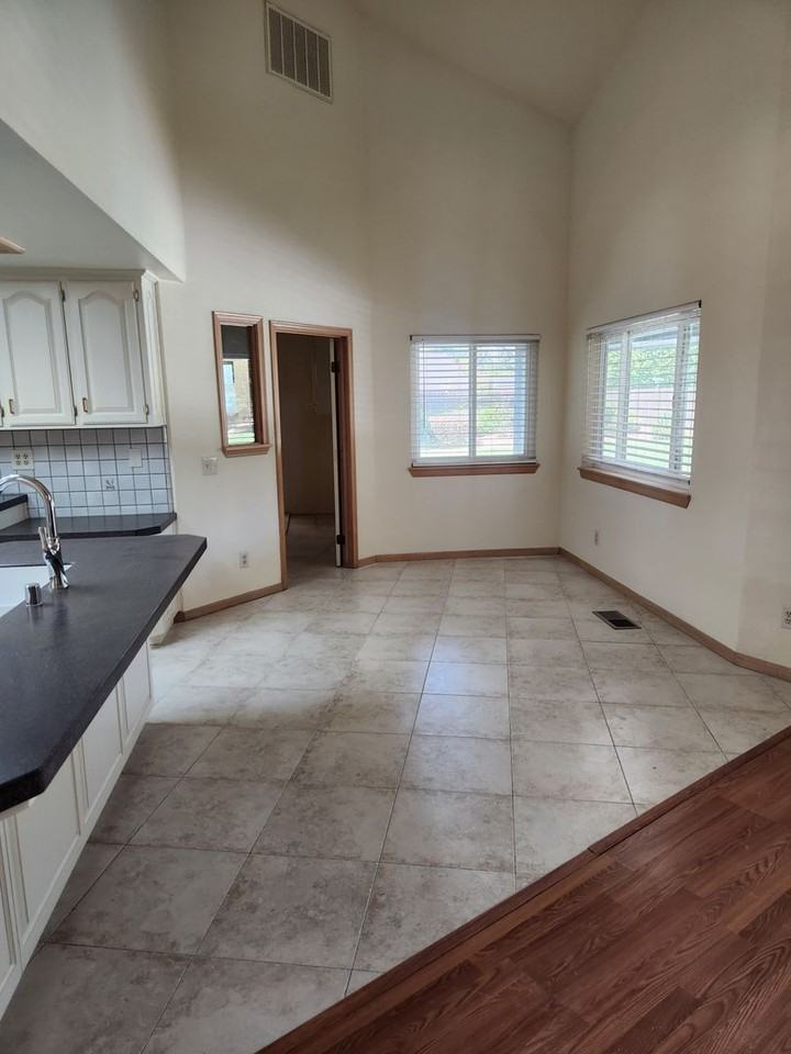 3714 W Woodside Ave - Photo 6 of 21