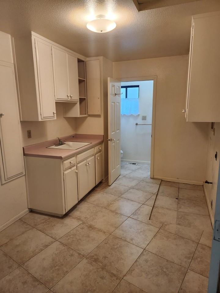 3714 W Woodside Ave - Photo 7 of 21
