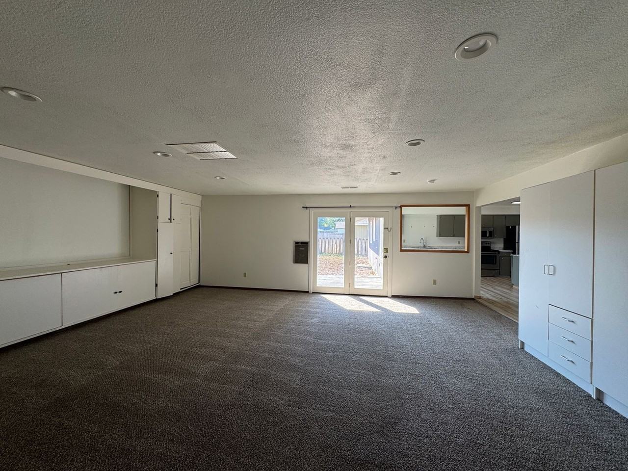 6808 Clinton Way - Photo 6 of 16