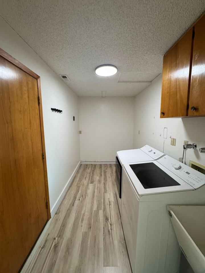 6808 Clinton Way - Photo 7 of 15