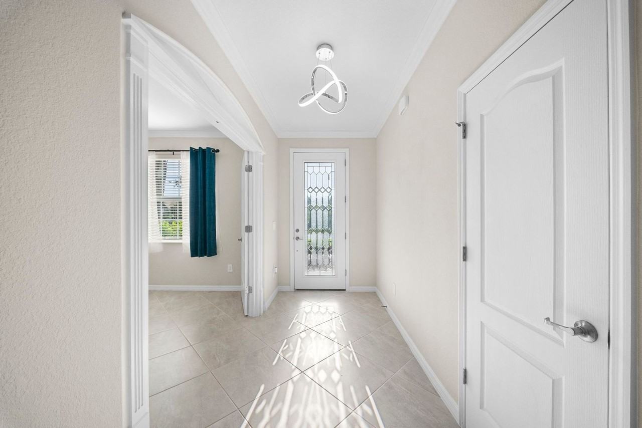 3697 E Hampton Cir - Photo 3 of 33