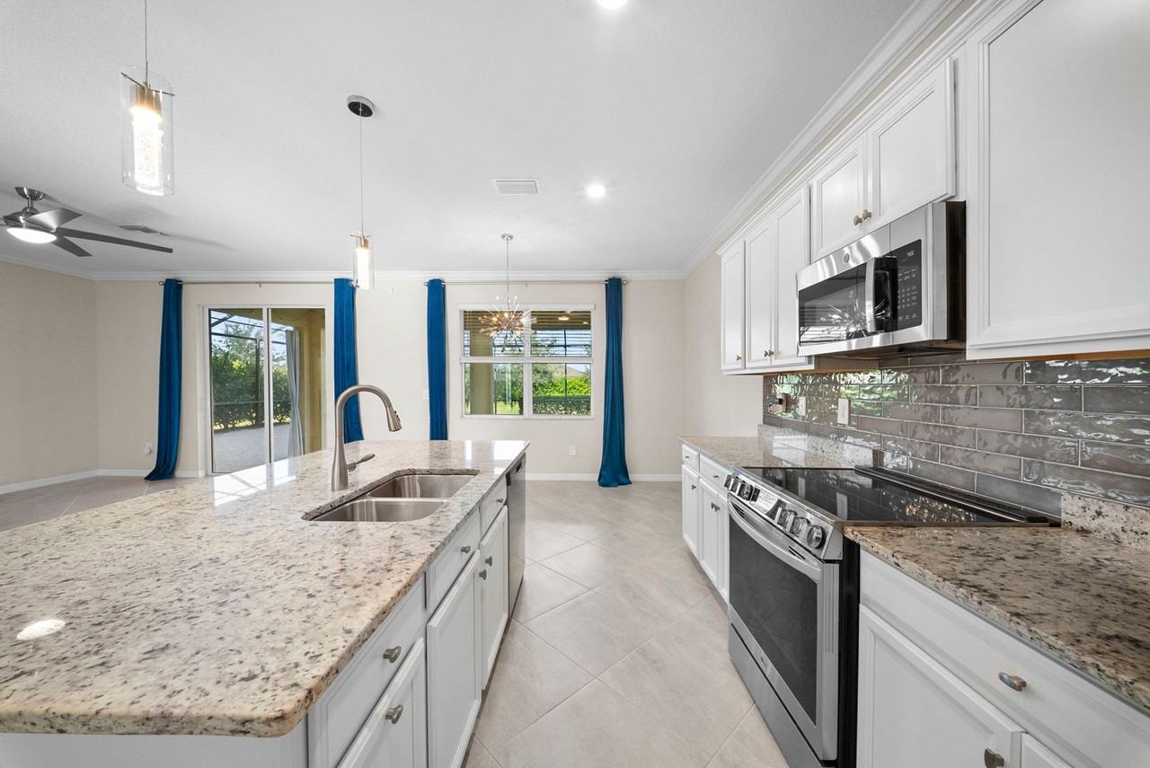3697 E Hampton Cir - Photo 6 of 33