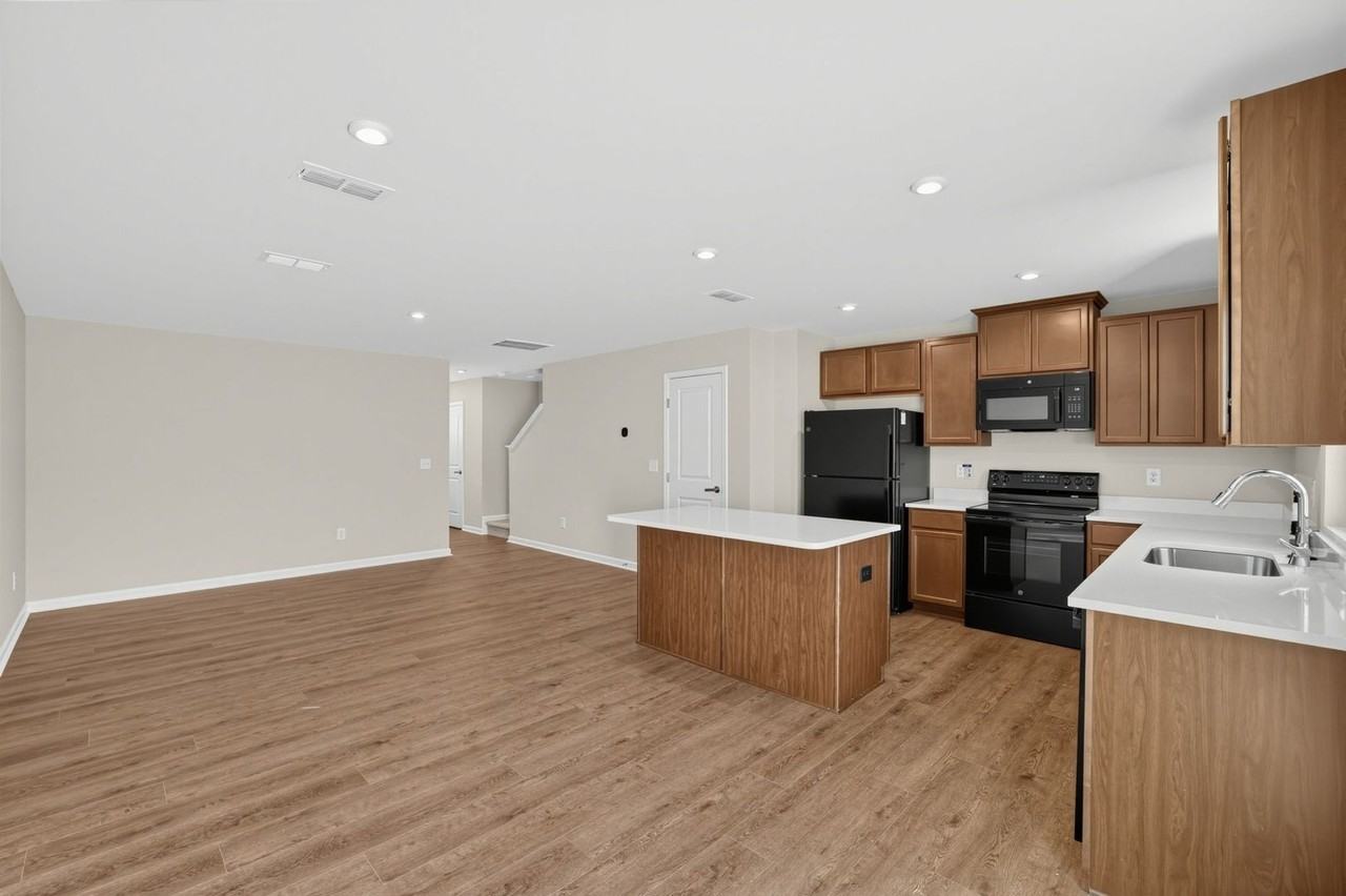 1042 Westergard Way - Photo 6 of 21