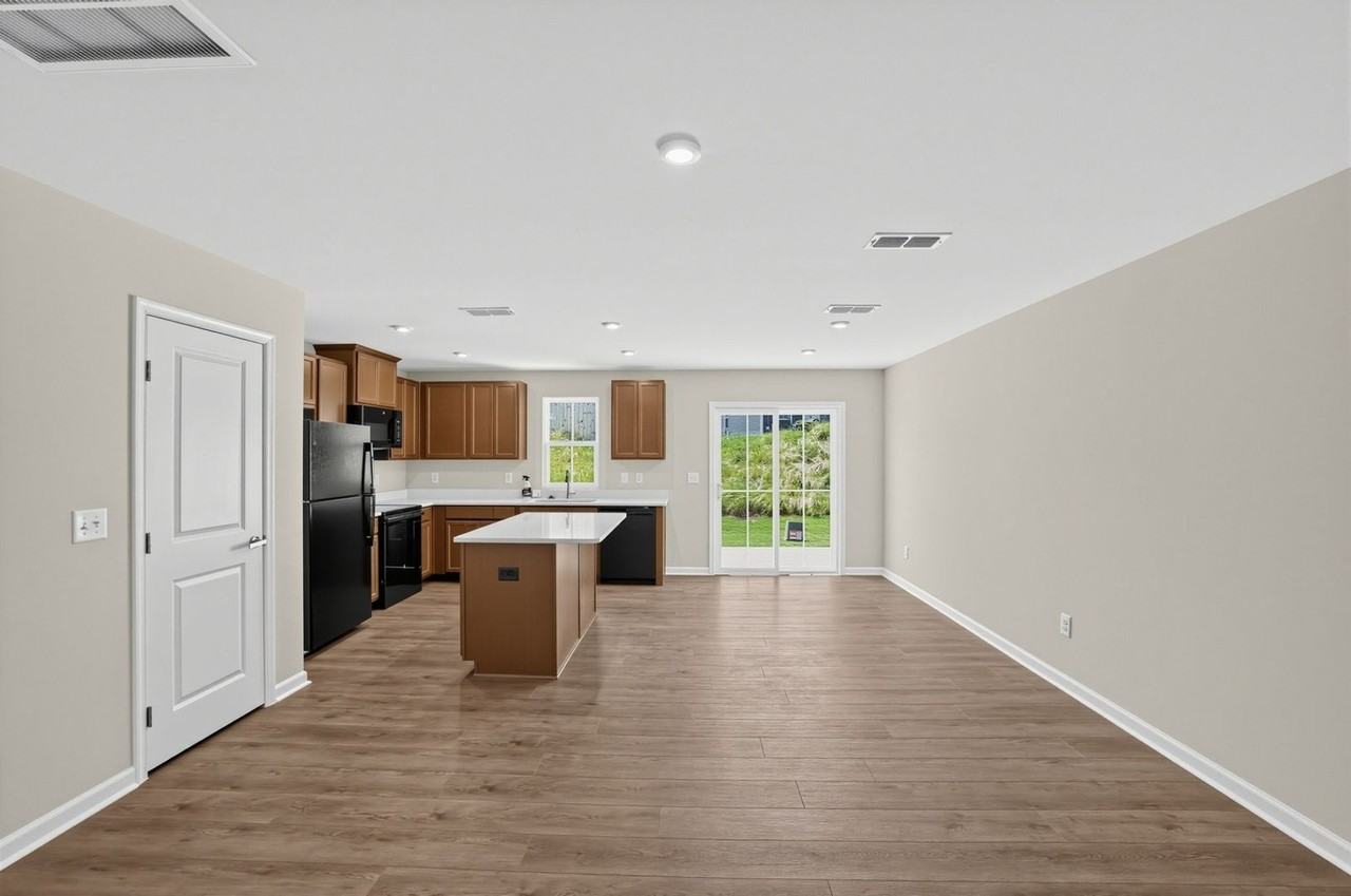 1042 Westergard Way - Photo 4 of 21