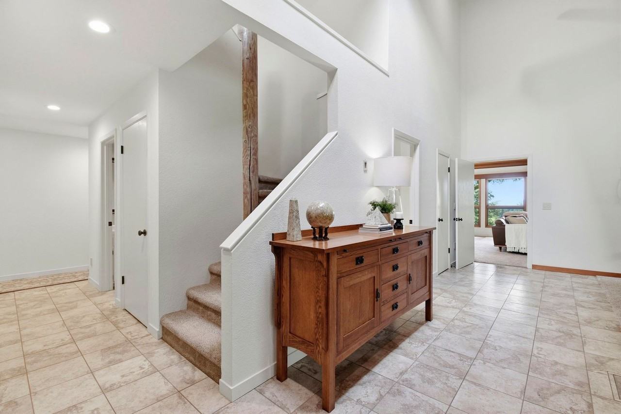 4730 Woodcliff Ct - Photo 2 of 31