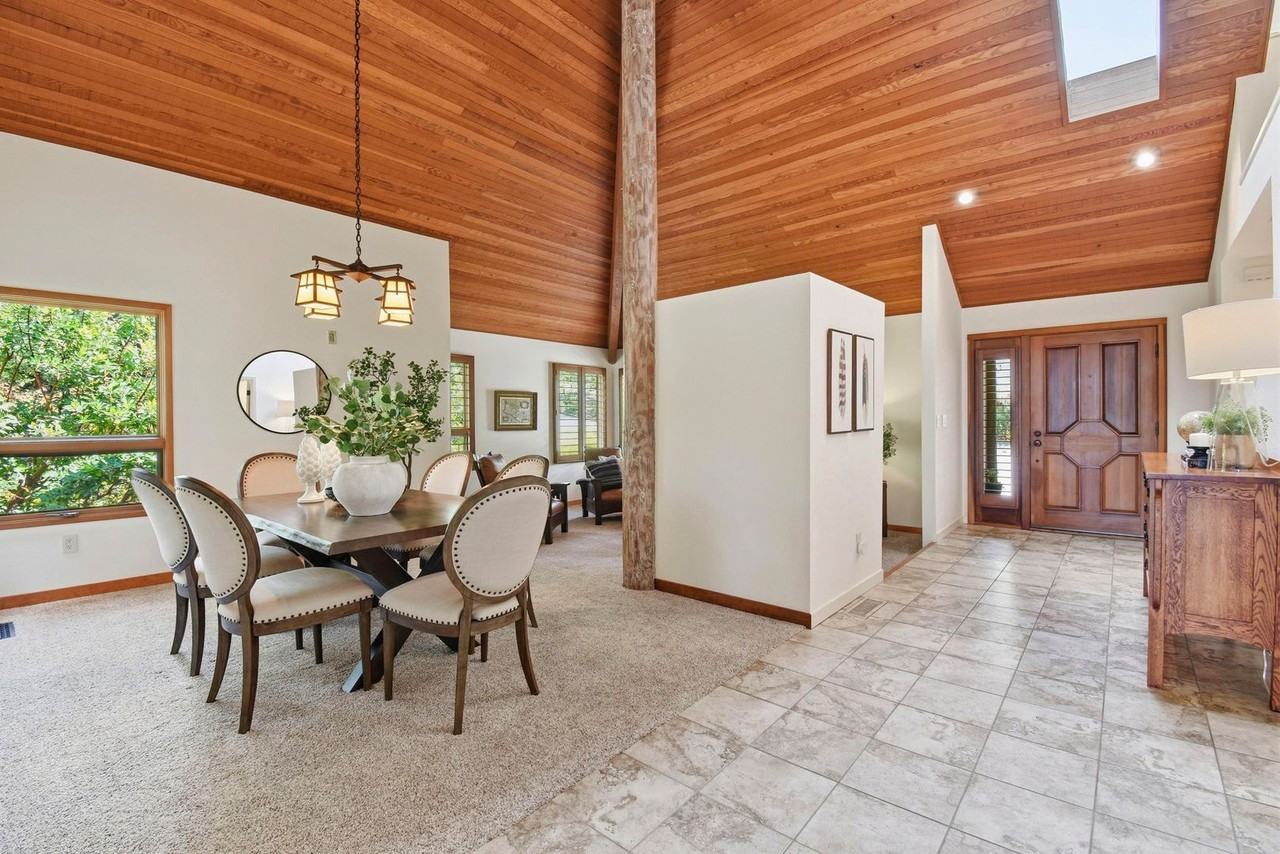 4730 Woodcliff Ct - Photo 3 of 31