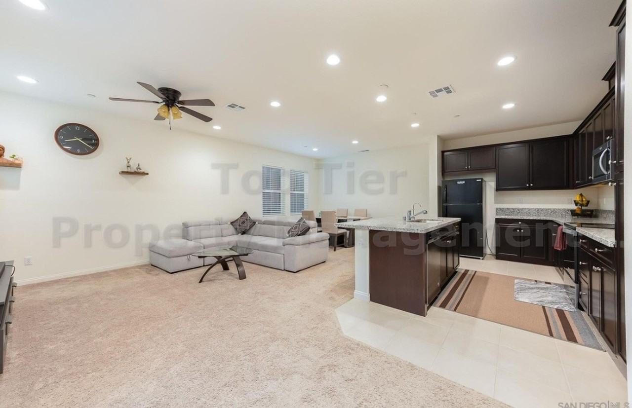 506 Longmeadow St - Photo 3 of 30