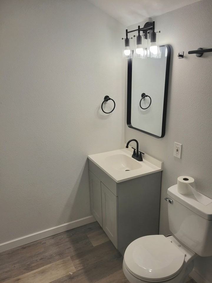 403 Locust St - Photo 4 of 35
