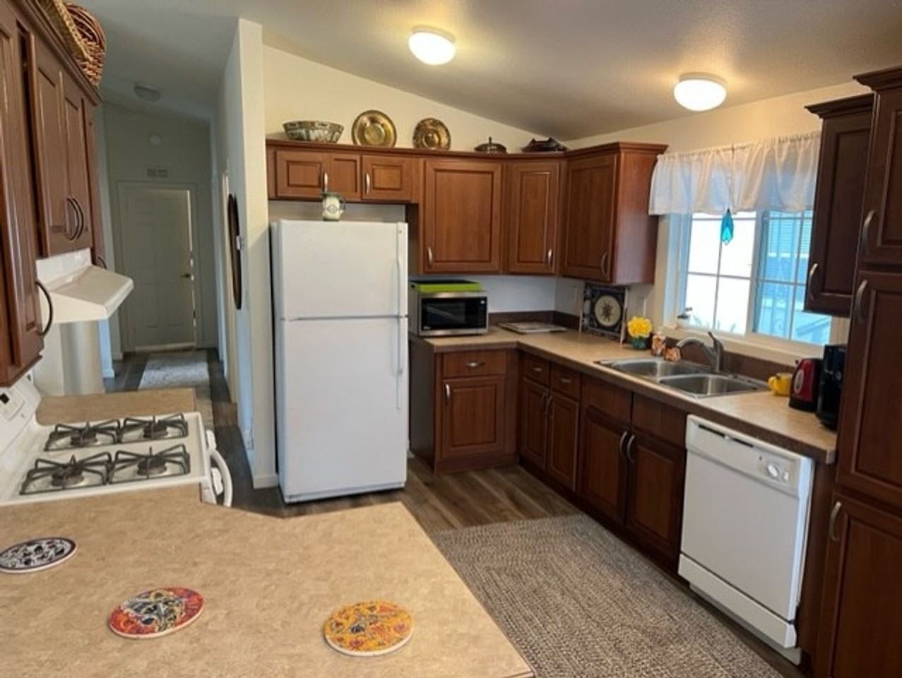 2395 Delaware Ave - Photo 3 of 11
