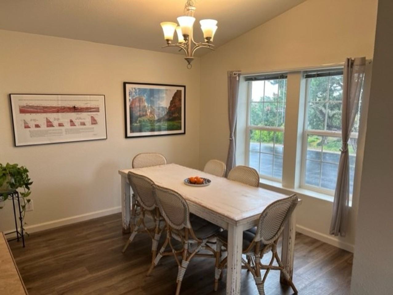 2395 Delaware Ave - Photo 4 of 11