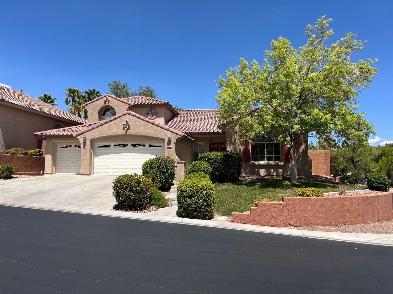 11000 Pine Knolls Ct - Photo 2 of 25