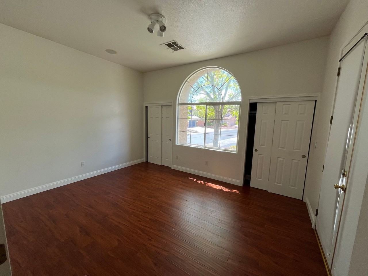 11000 Pine Knolls Ct - Photo 6 of 25