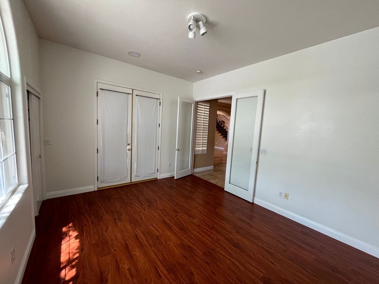 11000 Pine Knolls Ct - Photo 7 of 25