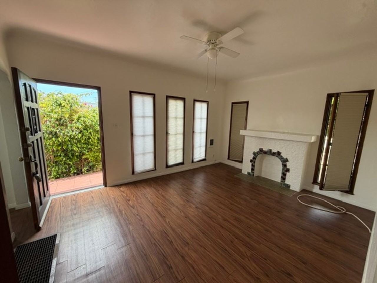 1636 Arlington Ave - Photo 4 of 12