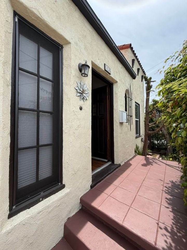1636 Arlington Ave - Photo 7 of 12