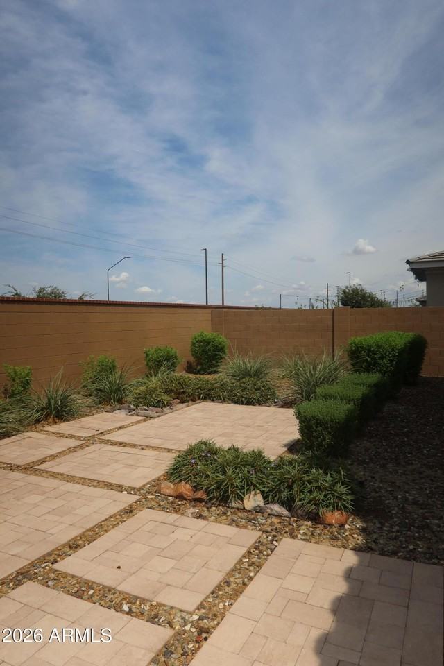 662 S Olympic Dr - Photo 3 of 13