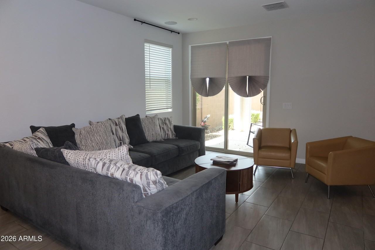 662 S Olympic Dr - Photo 4 of 13