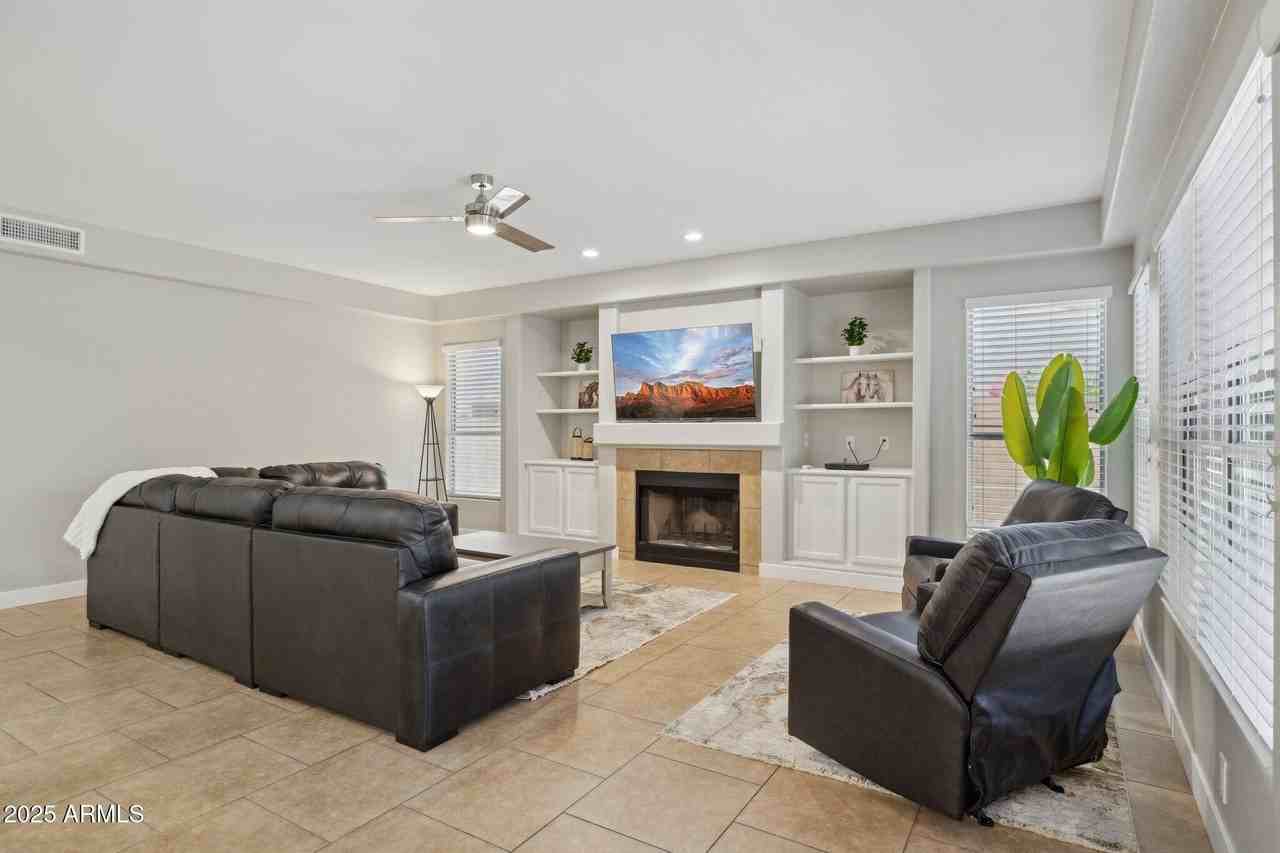 16630 N 61st Pl - Photo 6 of 30