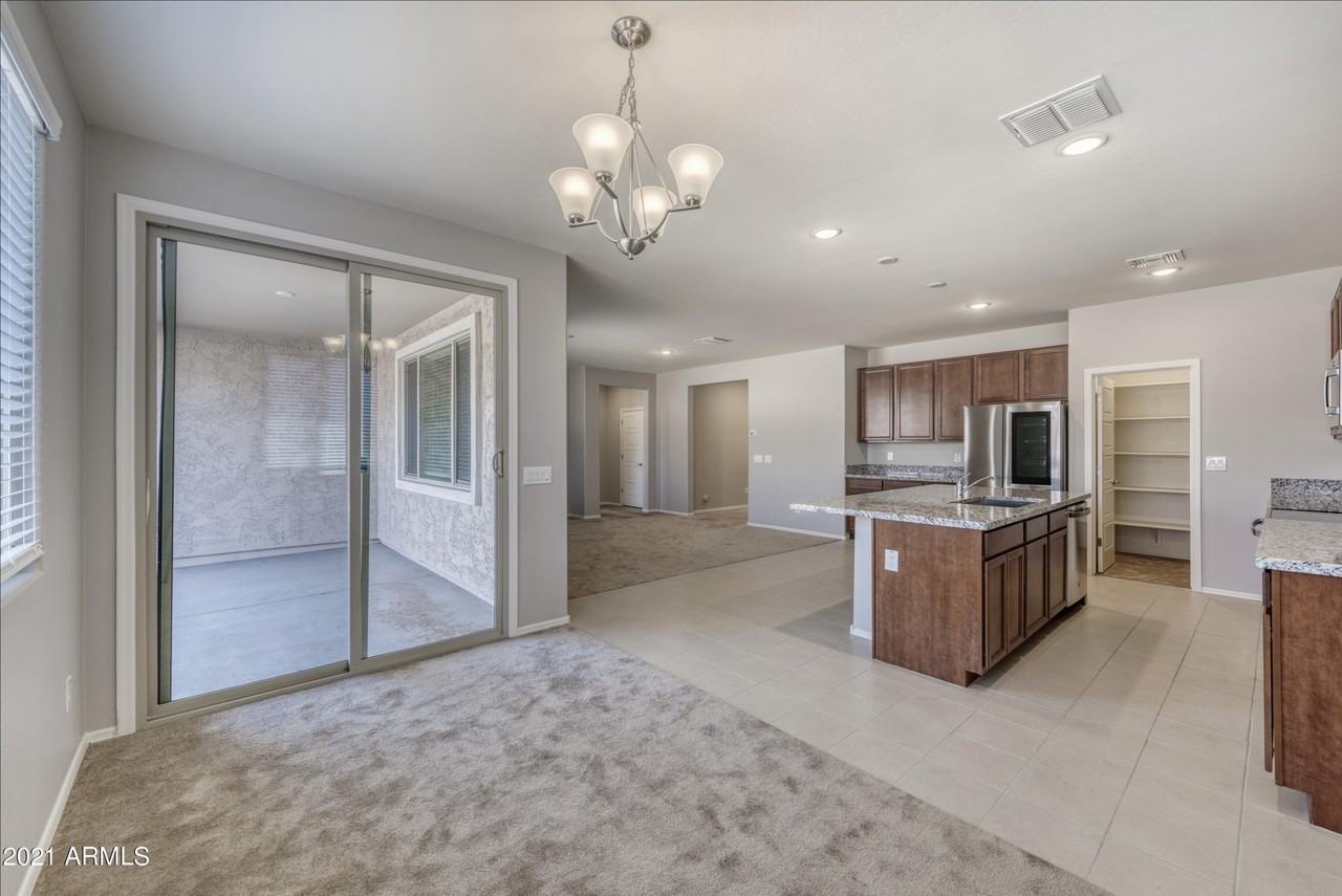 8410 W Palmaire Ave - Photo 4 of 33