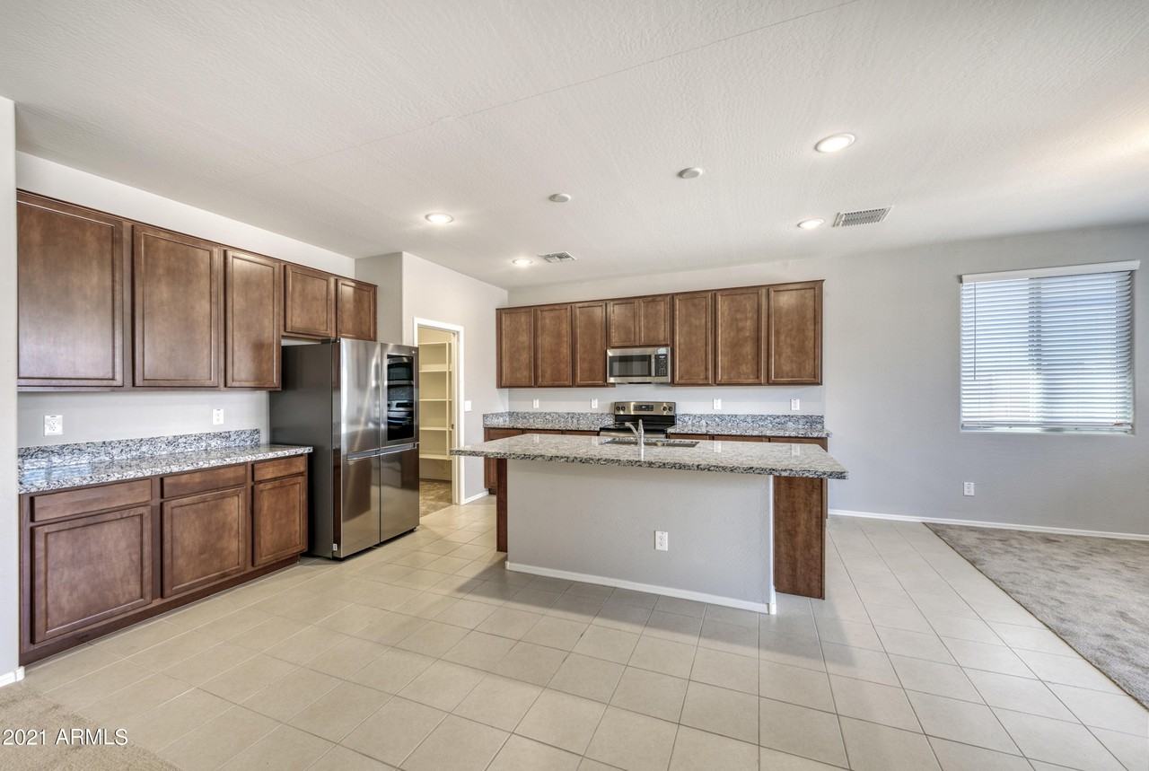 8410 W Palmaire Ave - Photo 5 of 33