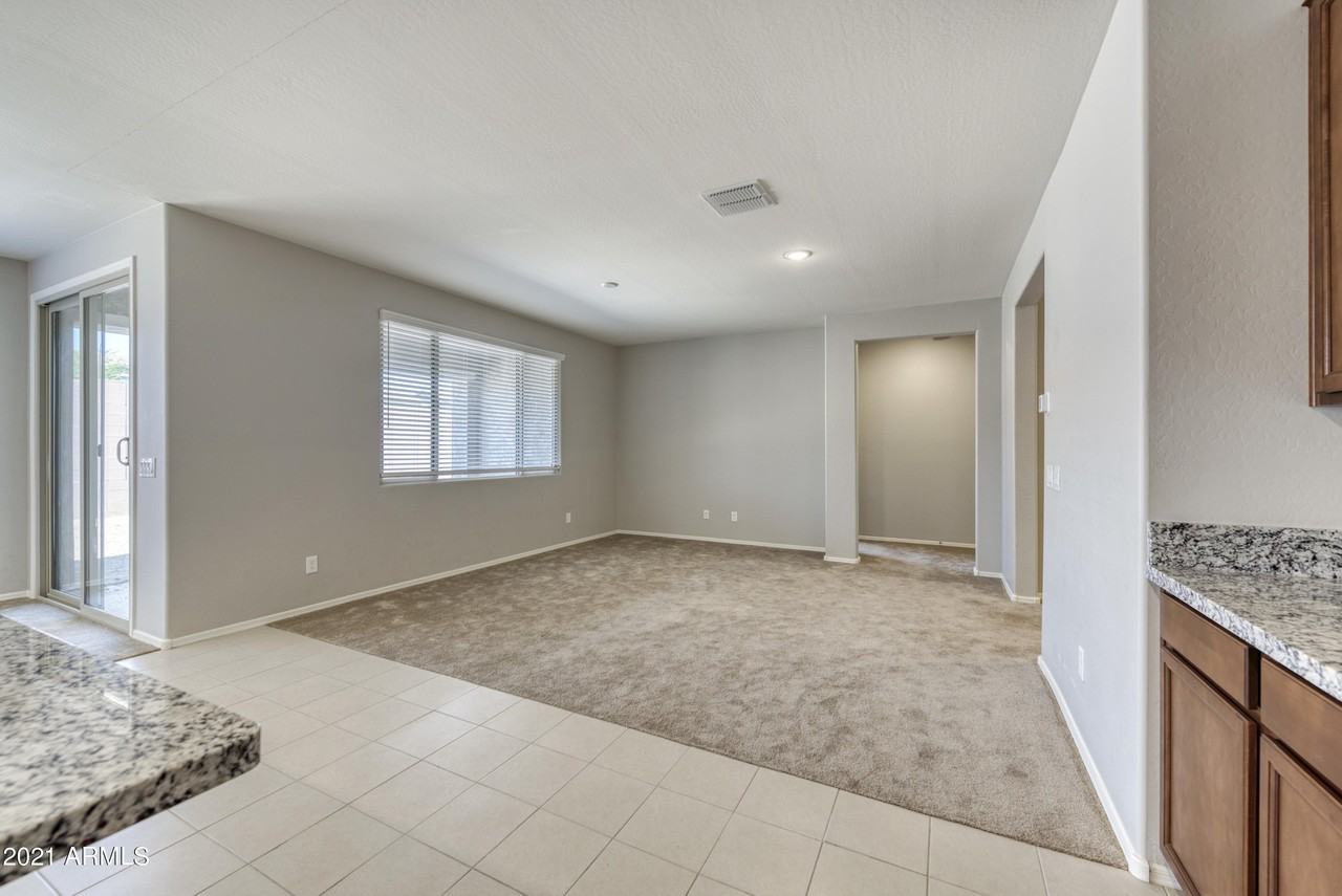 8410 W Palmaire Ave - Photo 7 of 33