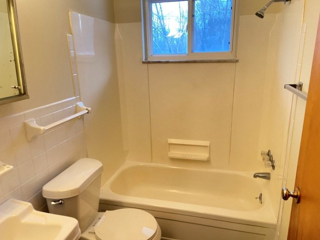 509 Ridgewood Rd Apt 4 - Photo 2 of 9
