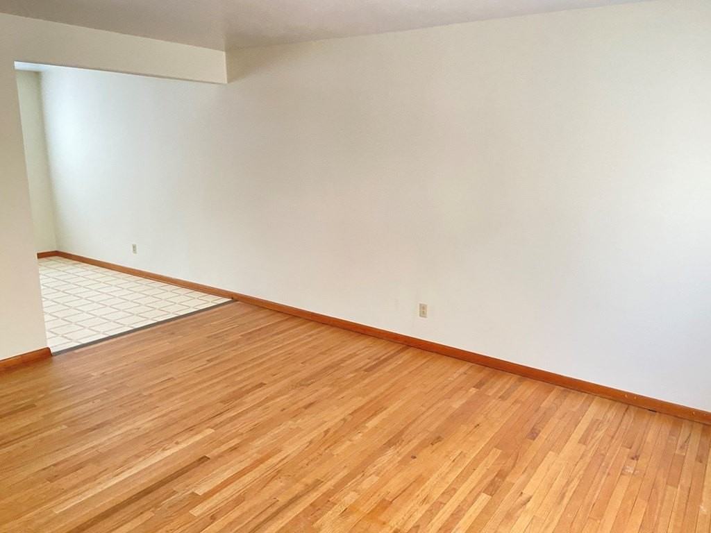 509 Ridgewood Rd Apt 4 - Photo 3 of 9
