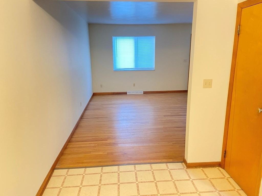 509 Ridgewood Rd Apt 4 - Photo 4 of 9