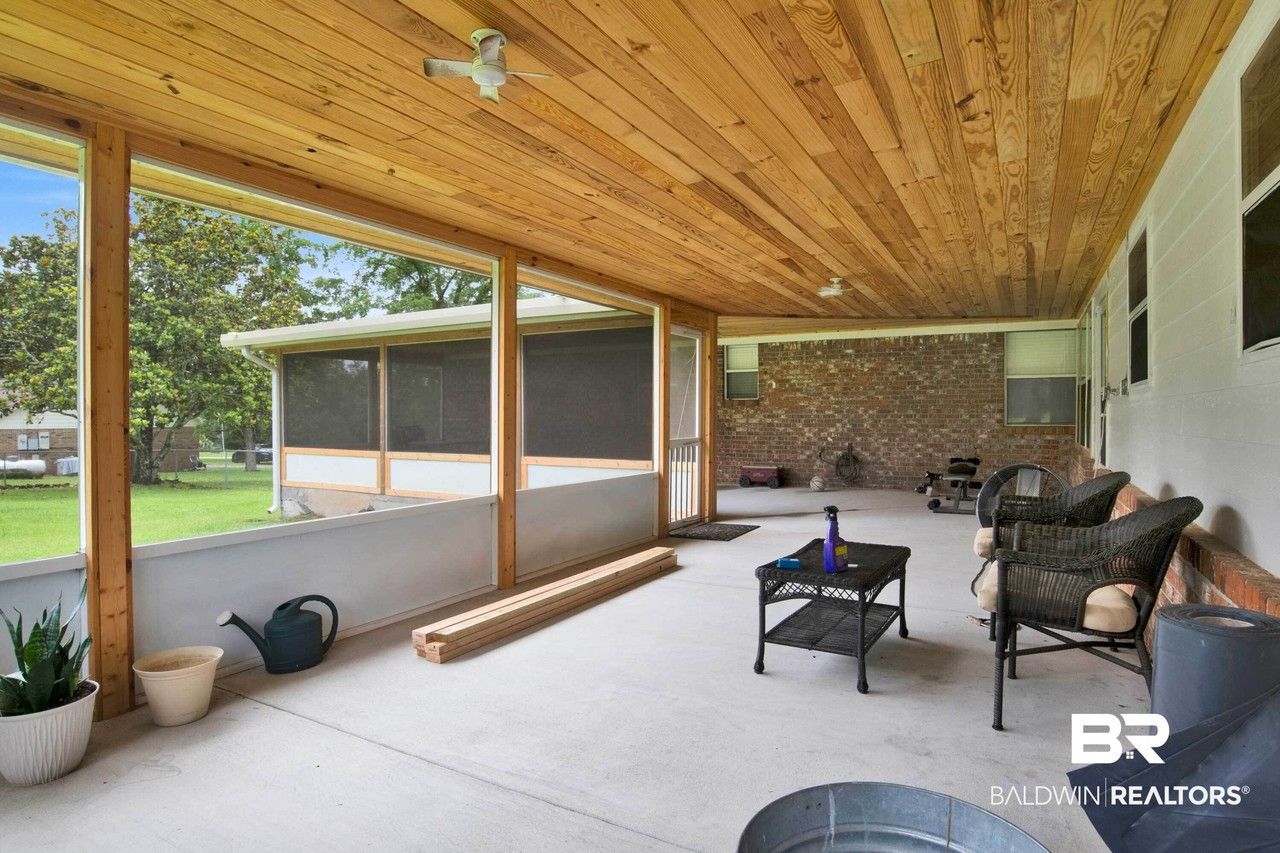 11525 Brenda Rd - Photo 5 of 40