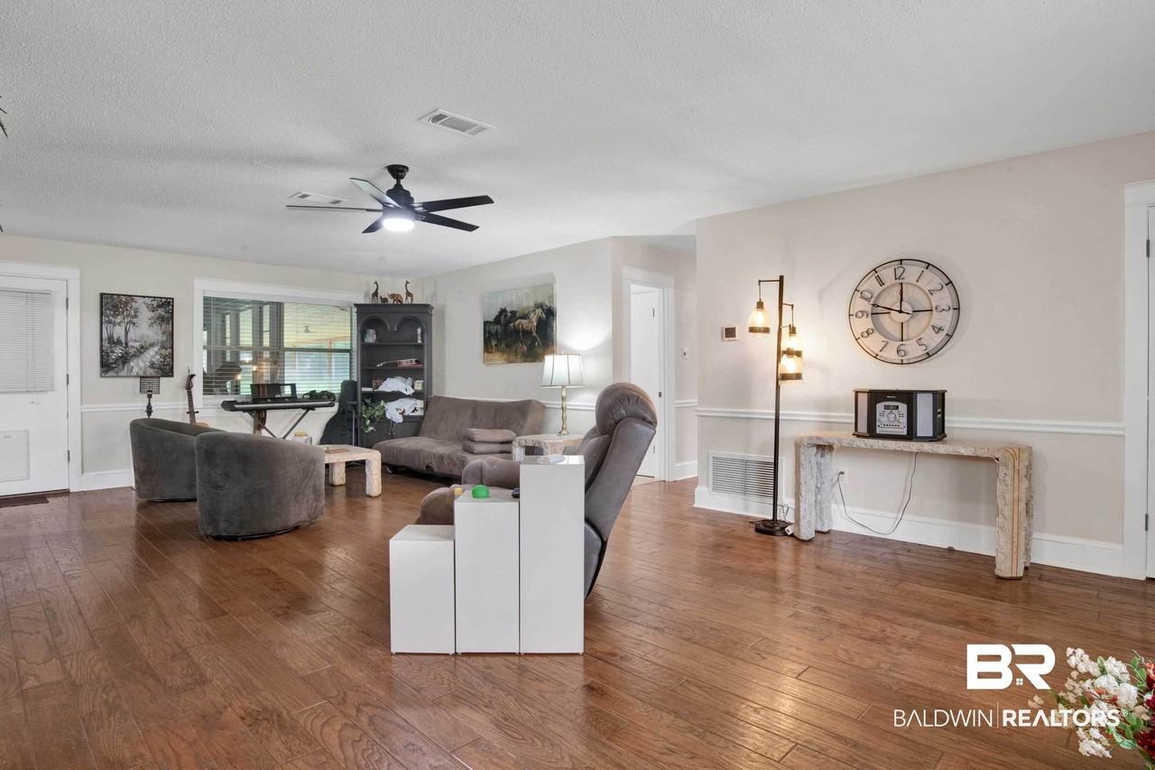 11525 Brenda Rd - Photo 6 of 40