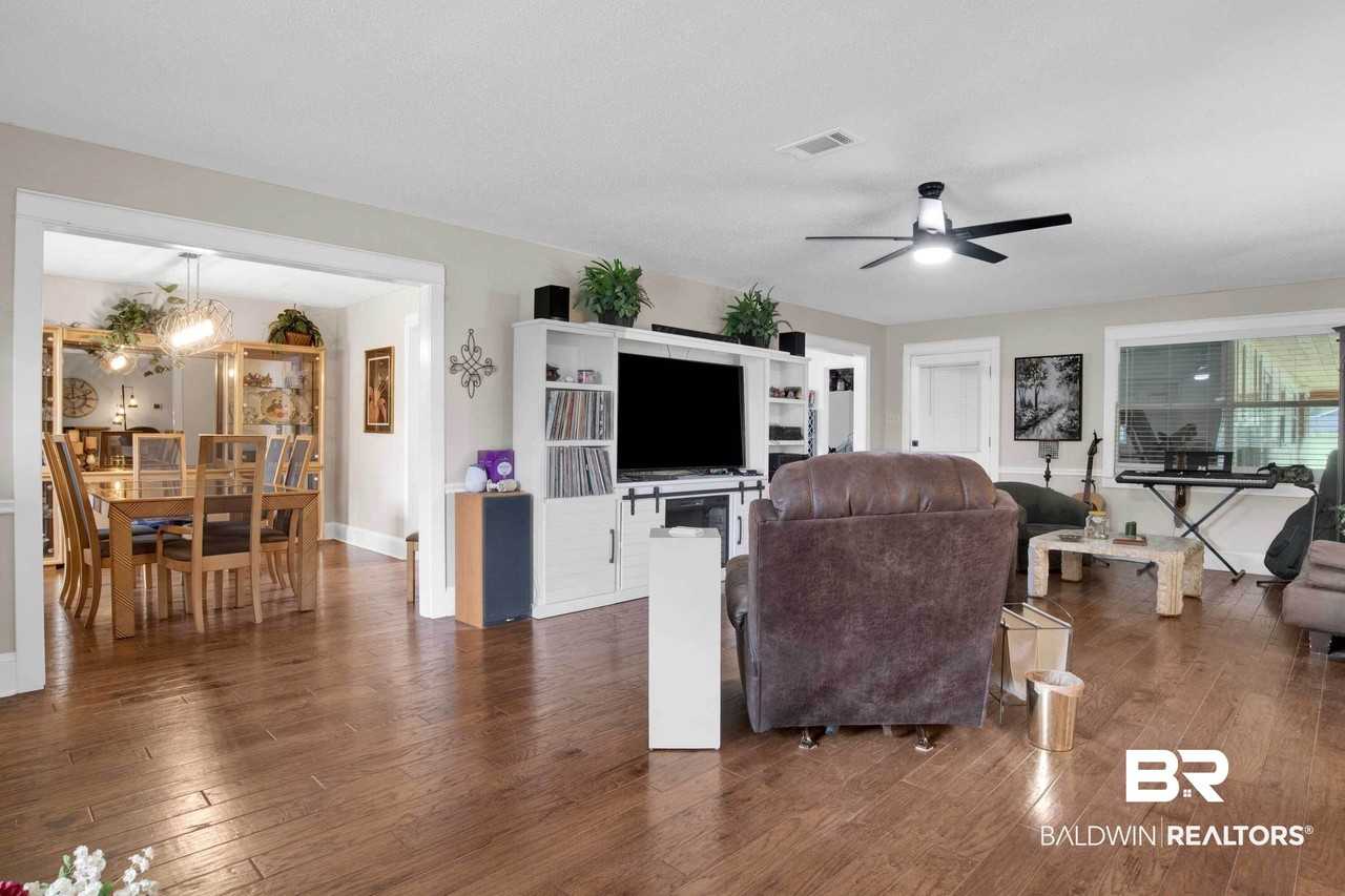 11525 Brenda Rd - Photo 7 of 40