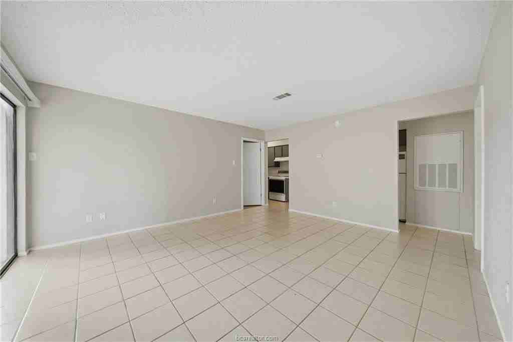 1112 Autumn Cir #B - Photo 3 of 13
