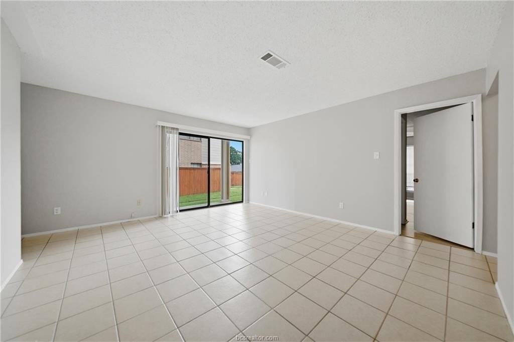 1112 Autumn Cir #B - Photo 4 of 13