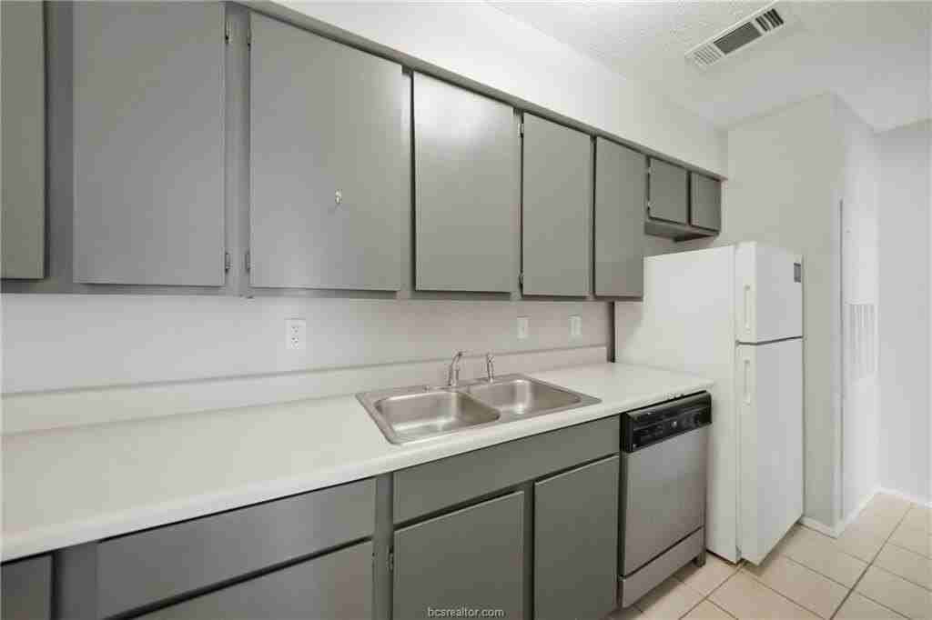 1112 Autumn Cir #B - Photo 6 of 13