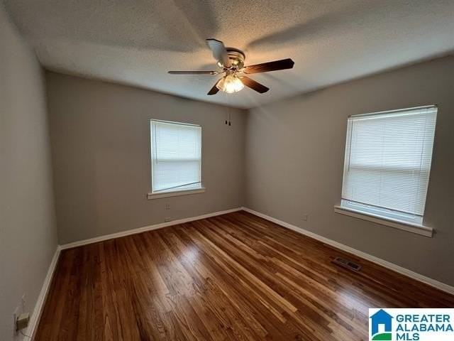713 Center Pl Sw - Photo 4 of 6